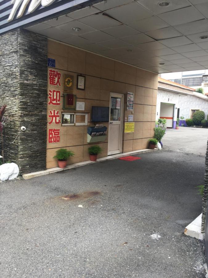 Treasure Island Motel - Renwu Kaohsiung Exteriör bild